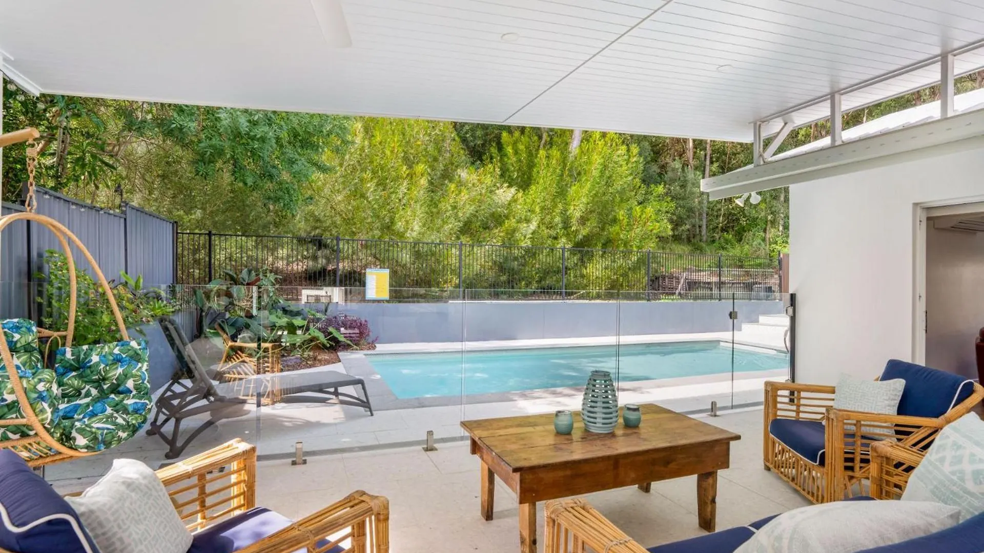 Vakantiehuis Seabreeze Escape - Rainbow Beach. Pool. Wifi. Aircon